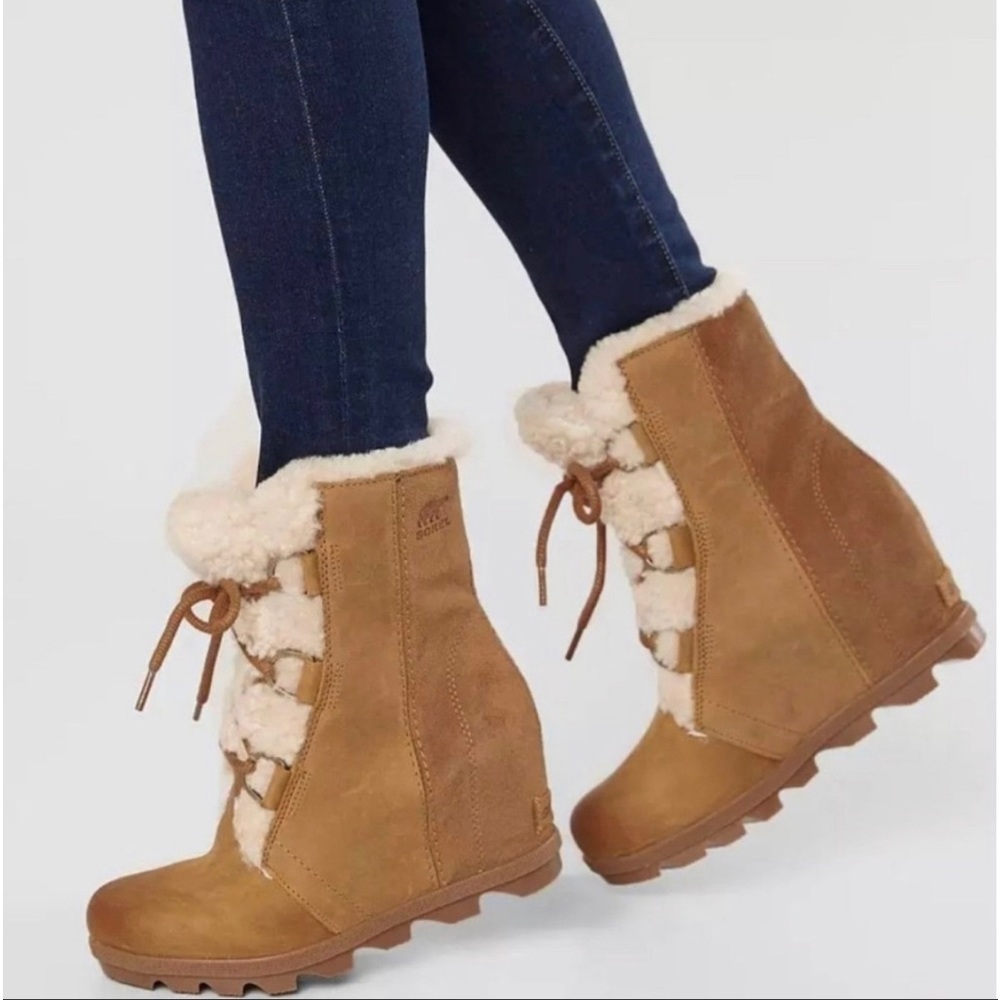NEW SOREL JOAN OF ART. CAMEL BROWN Size 7